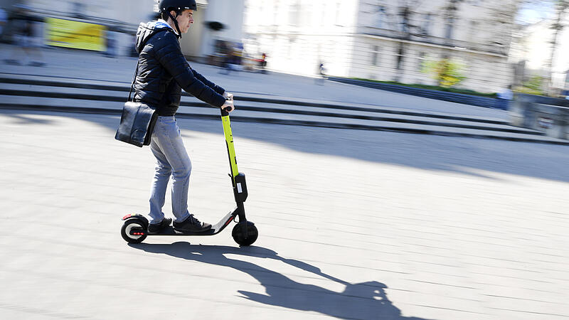 Ärger mit E-Scootern: Wenn Blinde über achtlos abgestellte Roller stolpern