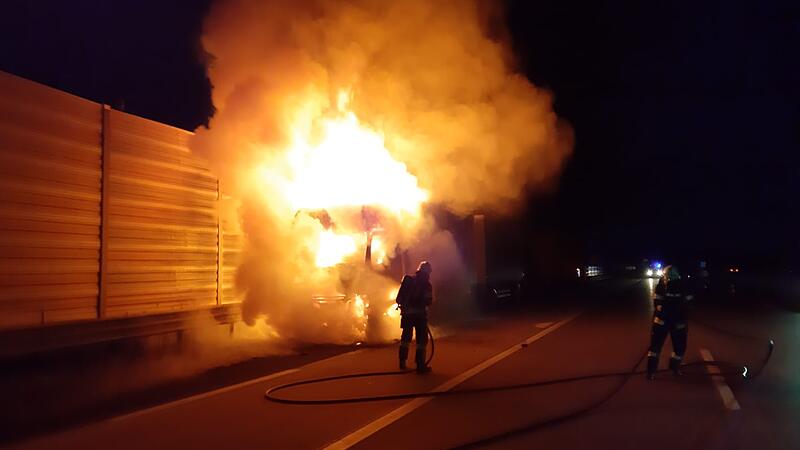 Lastwagen auf A1 ausgebrannt