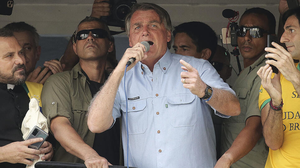 Bolsonaro: "Nur Gott" könne ihn absetzen