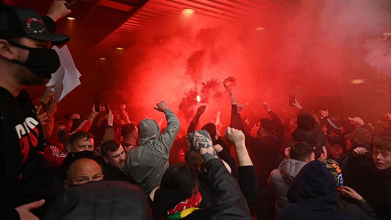 Fans von Manchester United stürmten Stadion