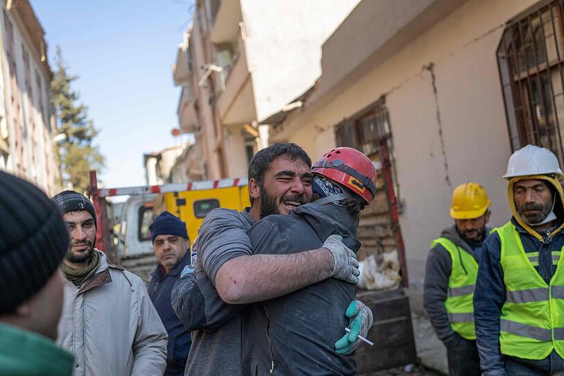 Nach Tagen aus den Trümmern des Erdbebens gerettet