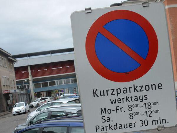 20 Euro Strafe für eine Minute Halten ohne Parkuhr