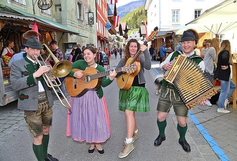 Tracht, Musik &amp; Schmankerl am Wolfgangsee
