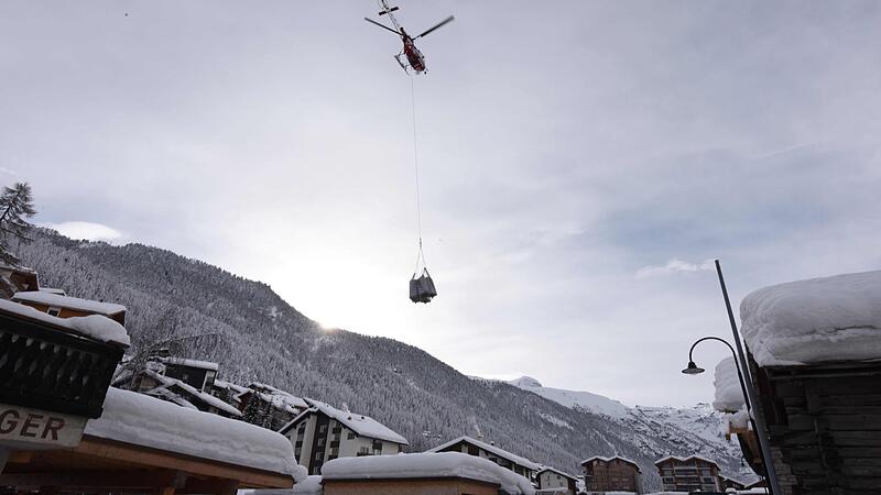 TOPSHOT-SWITZERLAND-SNOW-TOURISM-AVALANCHE