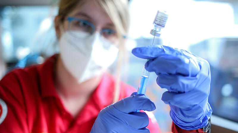 foto: volker weihbold corona impfen impfbus linz