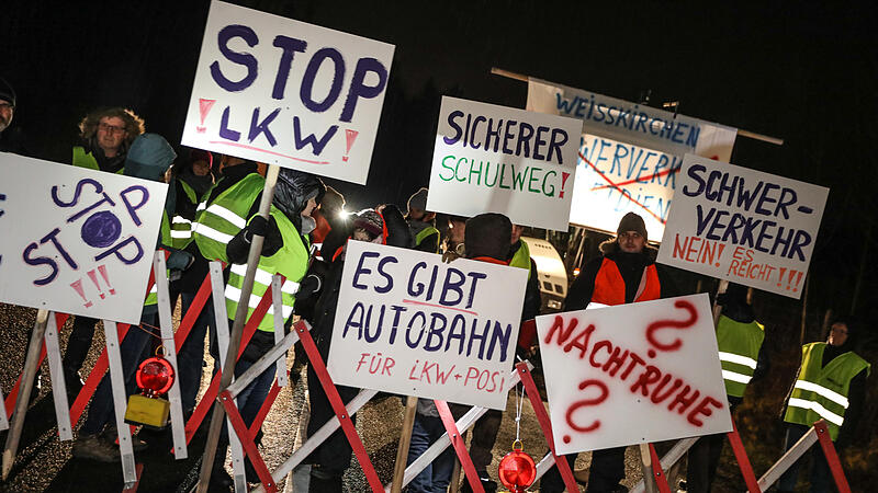 Protest gegen Schwerverkehr auf Marchtrenker Straße