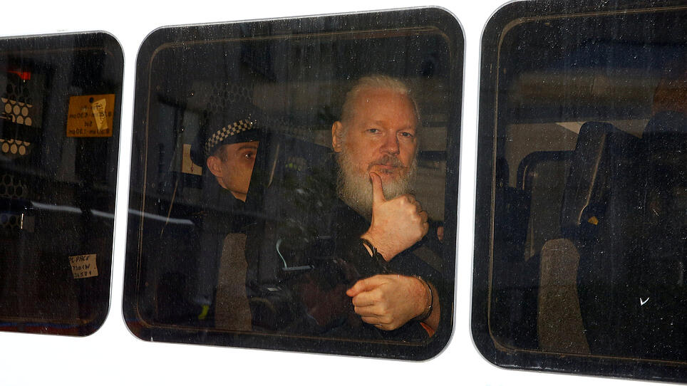 Assange: 70 britische Abgeordnete fordern Auslieferung nach Schweden