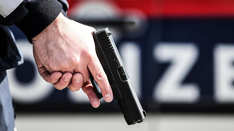 Polizeieinsatz mit Waffe