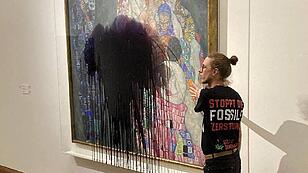 "Letzte Generation" überschüttet Werk von Gustav Klimt