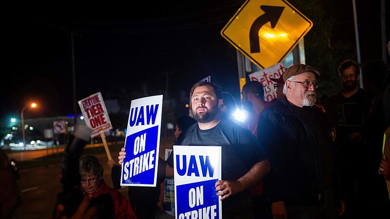 Historic strike at the three major US car manufacturers