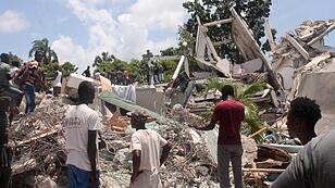 Verheerendes Erdbeben riss mehr als 700 Menschen in Haiti in den Tod