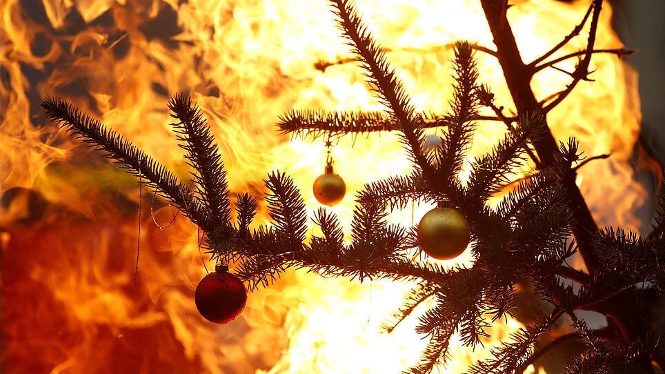 Vorsicht mit Kerzen: Zu Weihnachten steigt das Risiko für Zimmerbrände