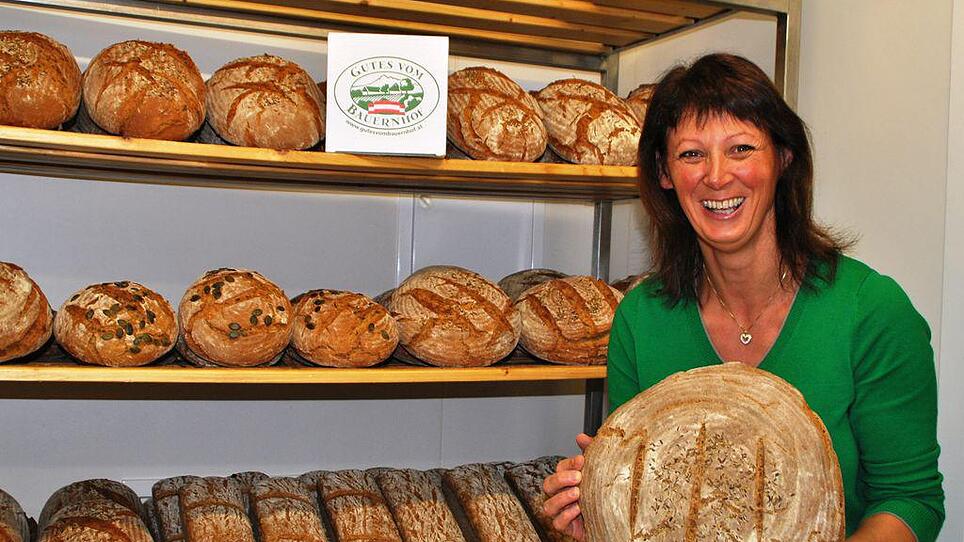 Hartkirchner Bäuerin krönte sich in Wieselburg zur "Brotkaiserin"