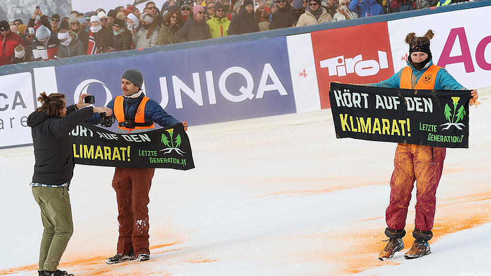 Klimaaktivisten bei Ski-Weltcup Slalom in Gurgl
