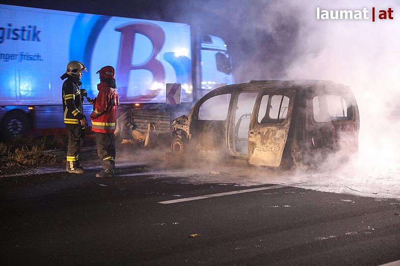 Vollbesetztes Auto ging in Flammen auf