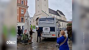 Bus der Identitären rollte auf Welser Stadtrat zu