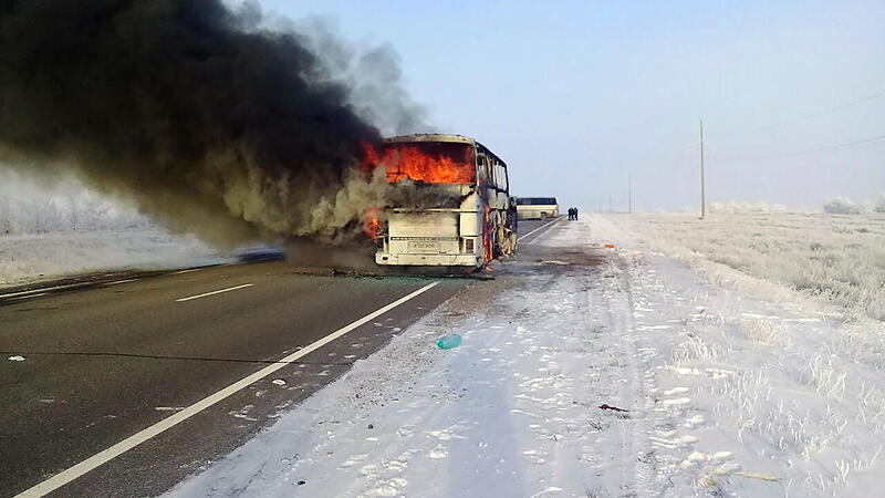Kasachstan: 52 Menschen bei Busunglück verbrannt