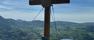 Neues Gipfelkreuz am Traunsee