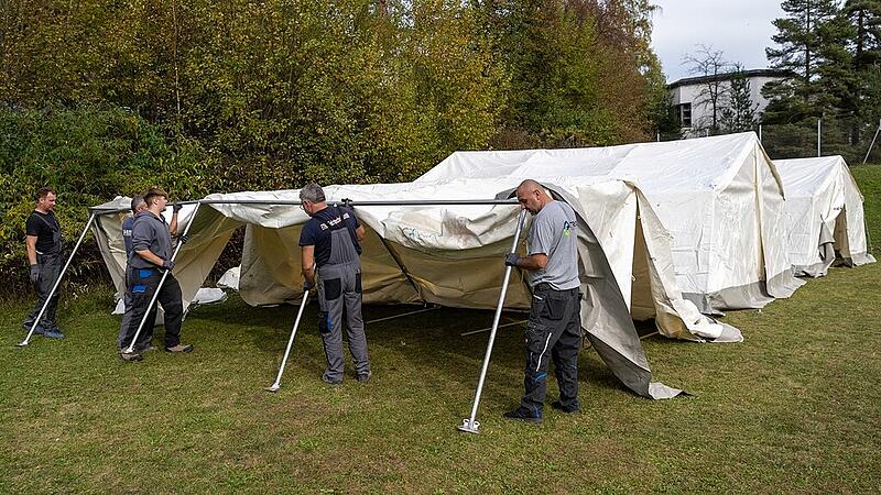 Too cold: tent accommodation for refugees dismantled across Austria