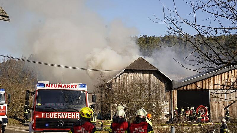 Large-scale operation in Neumarkt: 13 fire departments respond to a fire on a farm