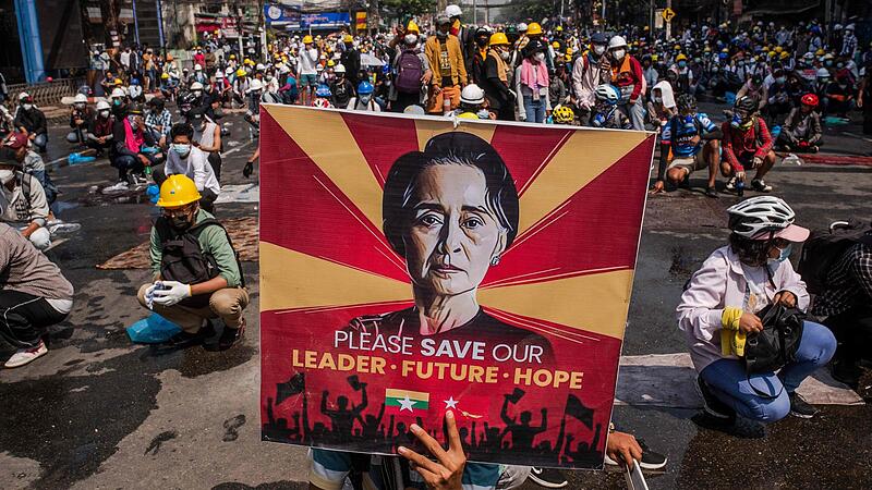 FILES-MYANMAR-POLITICS-MILITARY-COUP-SUUKYI-TRIAL