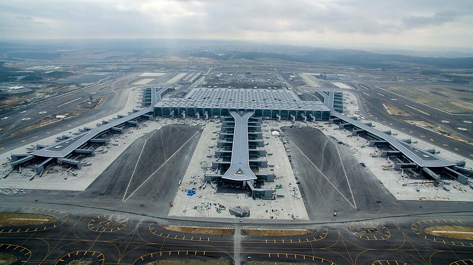 Erdogan eröffnete Mega-Flughafen in Istanbul