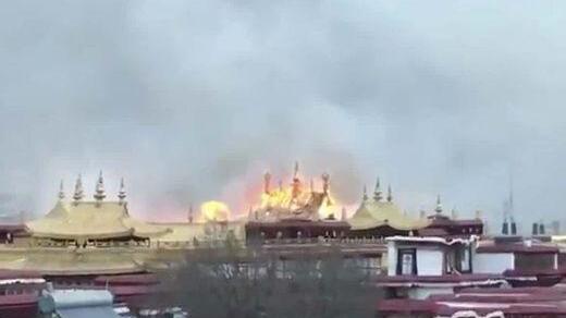 Tibetisches Heiligtum bei Brand beschädigt