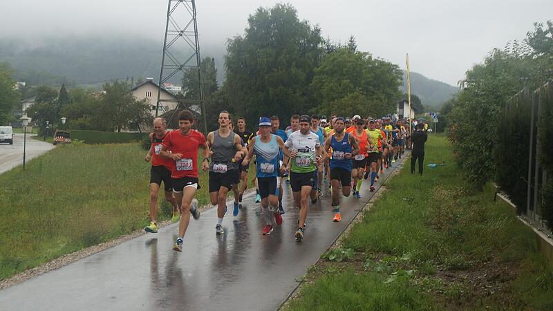 Halbmarathon-Premiere im Regen auf der Haager Lies mit 300 Läufern