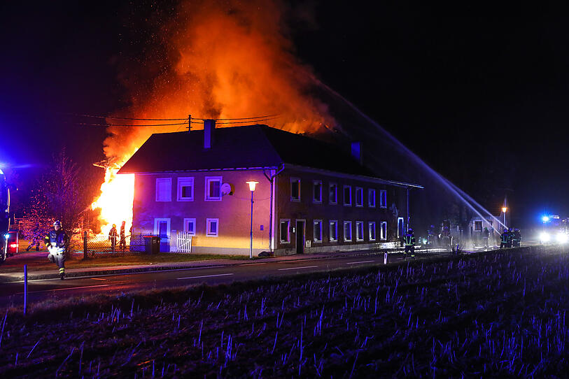 Großeinsatz bei Brand in Holzhausen