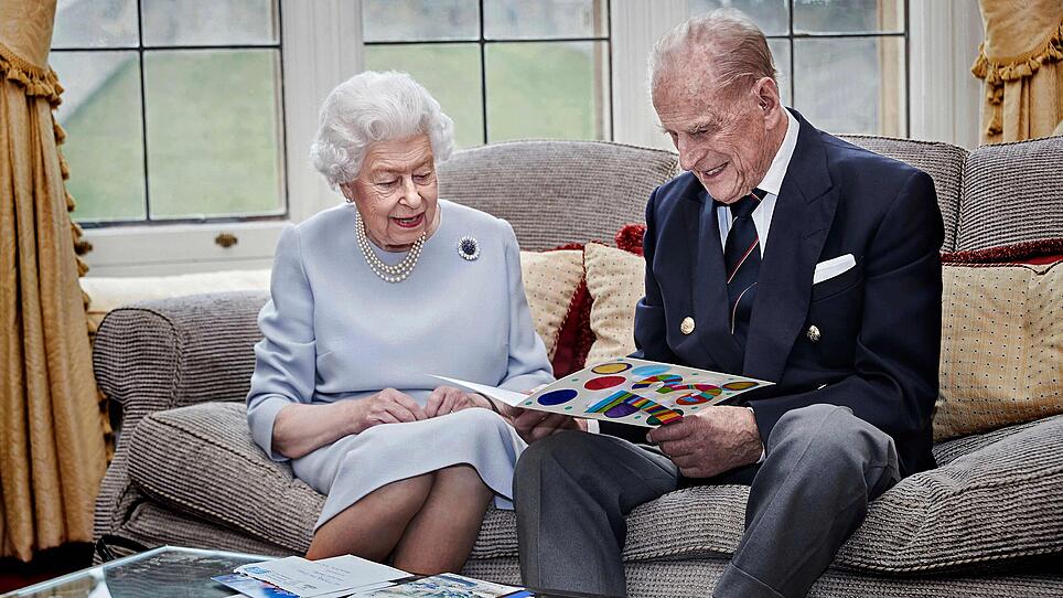 Die Queen und Prinz Philip feiern 73. Hochzeitstag