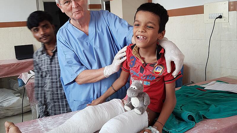 Bereits 20 Einsätze in Indien: Chirurg hilft Kindern wieder auf die Beine