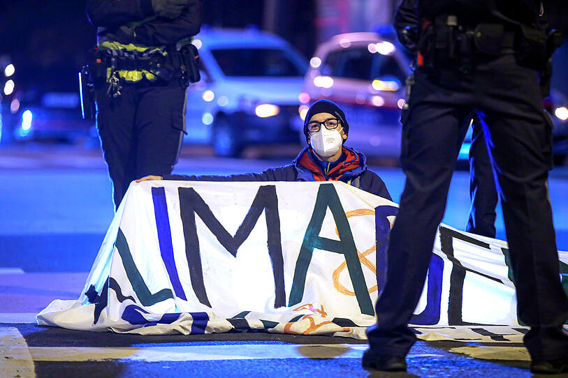 Protest gegen Westring-Bau: Klimaaktivisten blockierten Linzer Straßen