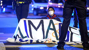 Protest gegen Westring-Bau: Klimaaktivisten blockierten Linzer Straßen