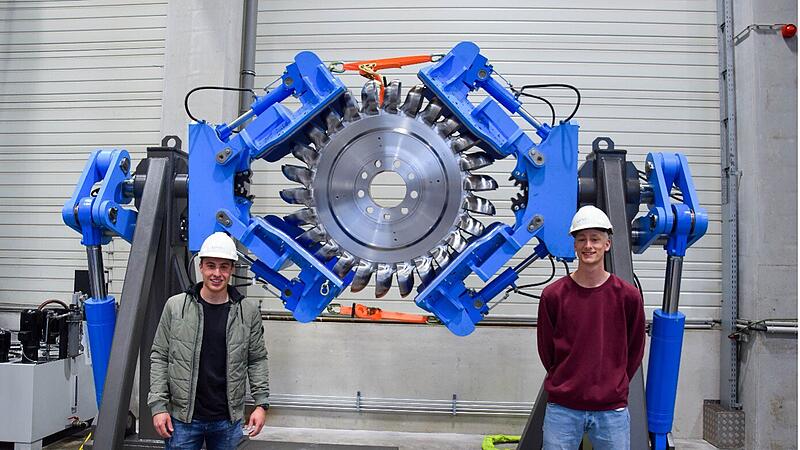 HTL-Schüler bauten Wende-Vorrichtung für Turbinen