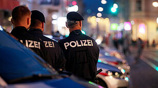 Task forces in Wels fired with firecrackers