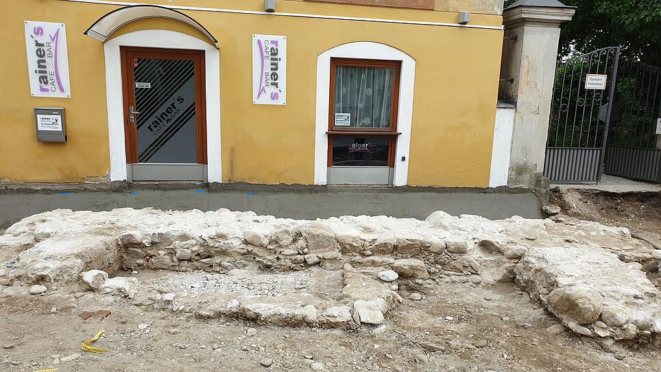 Archäologen fanden am Brucknerplatz eines der größten Stadttore Steyrs