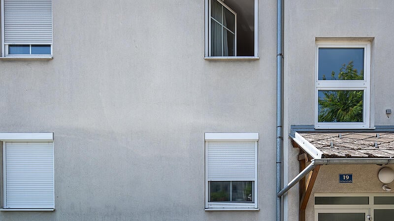 Lebensrettung: "Bleib sofort stehen, da hängt ein Kind auf dem Fensterbankerl!"