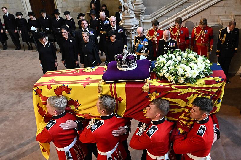 Hunderttausende Menschen erwiesen Queen die letzte Ehre