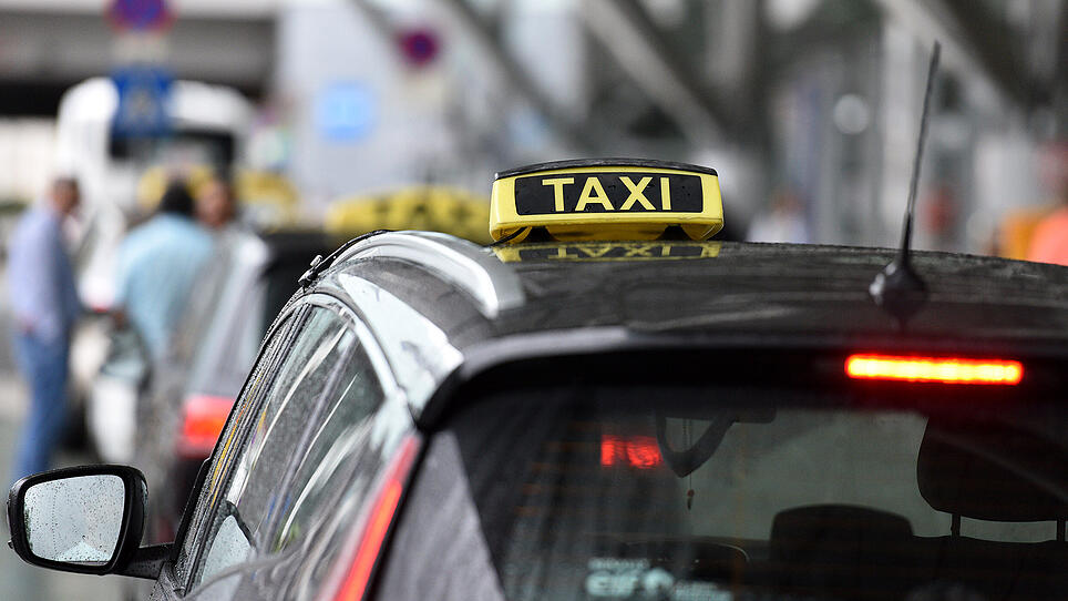 36 statt 30 km/h: Taxifahrer muss 255 Euro Strafe zahlen