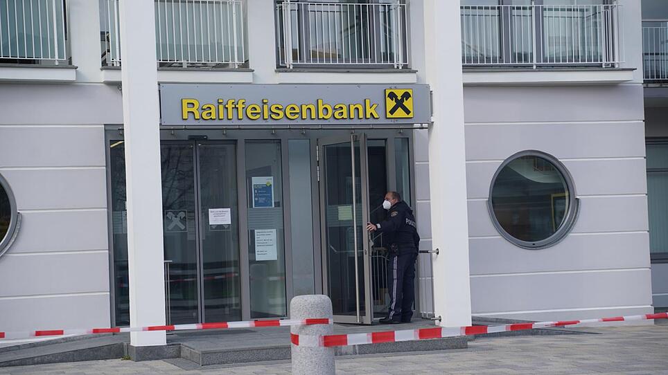 Mit Messer bewaffneter Täter überfiel Bank im Bezirk Braunau