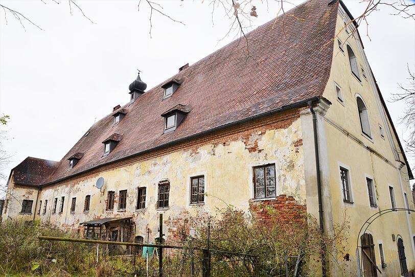 Neuer Eigentümer gesucht: Ein Rundgang im Schloss Hackledt