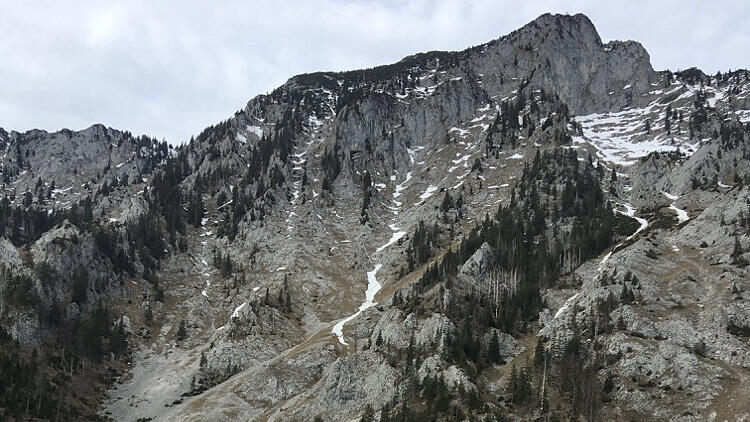 Eine Spur ins Nichts: Bergsteiger stürzte am Traunstein 500 Meter in den Tod