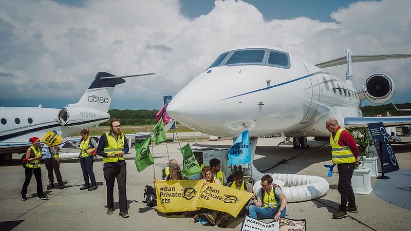 Protest against private jets in Geneva