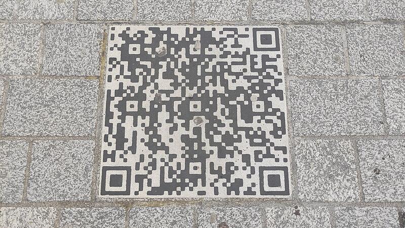 Ein nutzloser QR-Code in der Welser Fußgängerzone