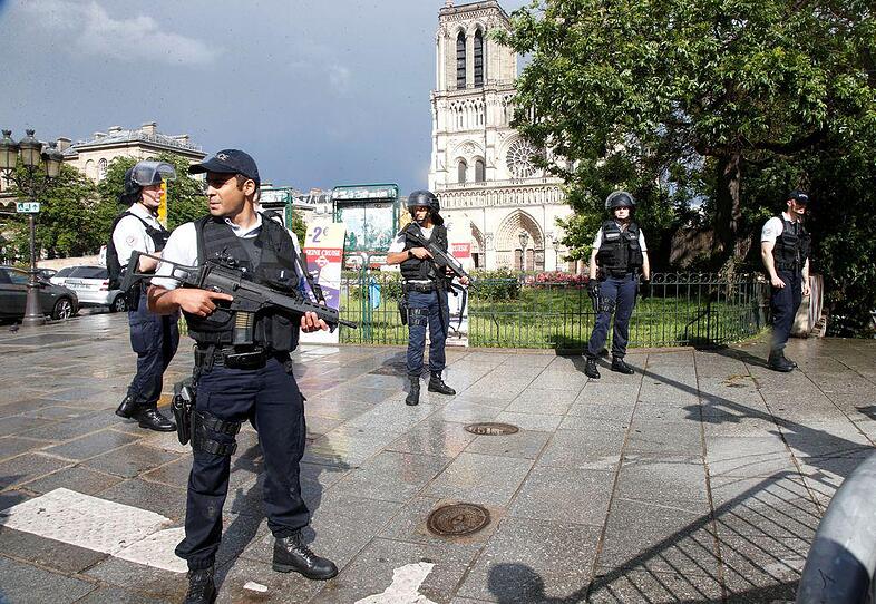 Polizei schoss bei Notre Dame auf Angreifer