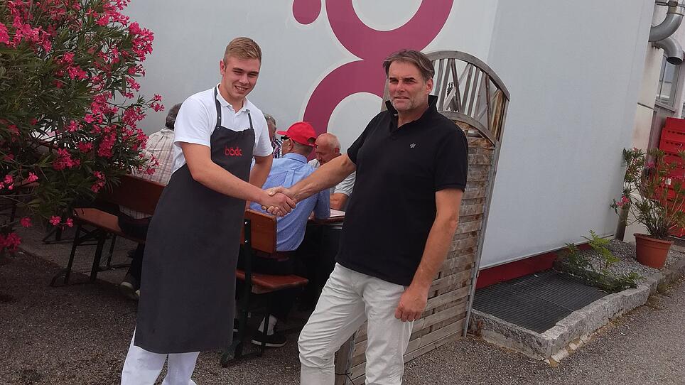 Metzger bietet Rindfleisch vom eigenen Bauernhof &ndash; Feldmesse war Auftakt