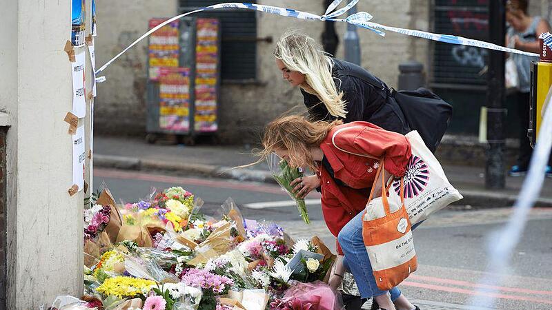 Blumen auf der London Bridge für die Opfer
