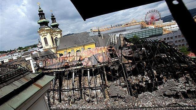 3. Juni 2009: Linzer Ursulinenhof stand in Flammen