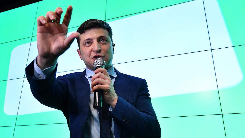 Alle Macht dem Präsidenten: Selenskyjs Partei vor Wahlsieg in der Ukraine
