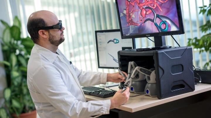 Wie ein Simulator Ärzten bei Gehirnoperationen helfen soll